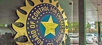 फैंस ने BCCI से आईपीएल 2021 को स्थगित करने के लिए कहा
